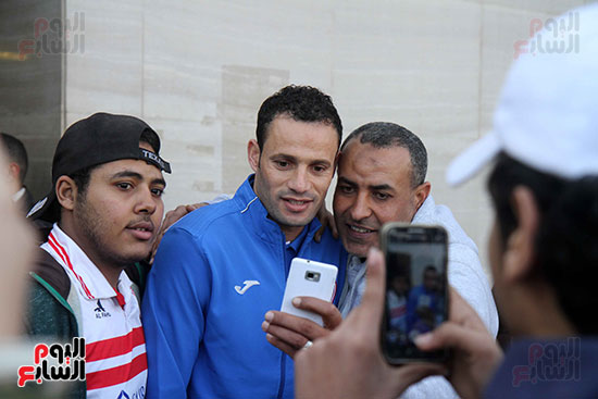وصول بعثه الزمالك مطار القاهرة (22)