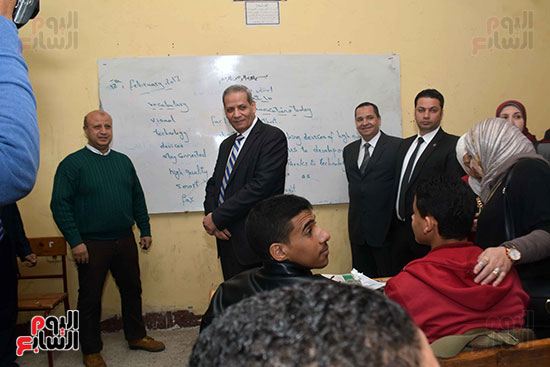 جولة وزير التعليم بالمدرسة الخديوية (16)