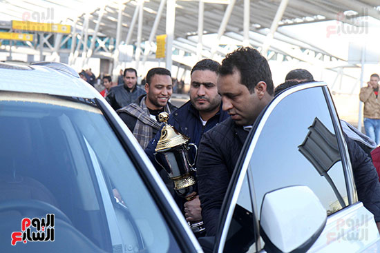 وصول بعثه الزمالك مطار القاهرة (6)