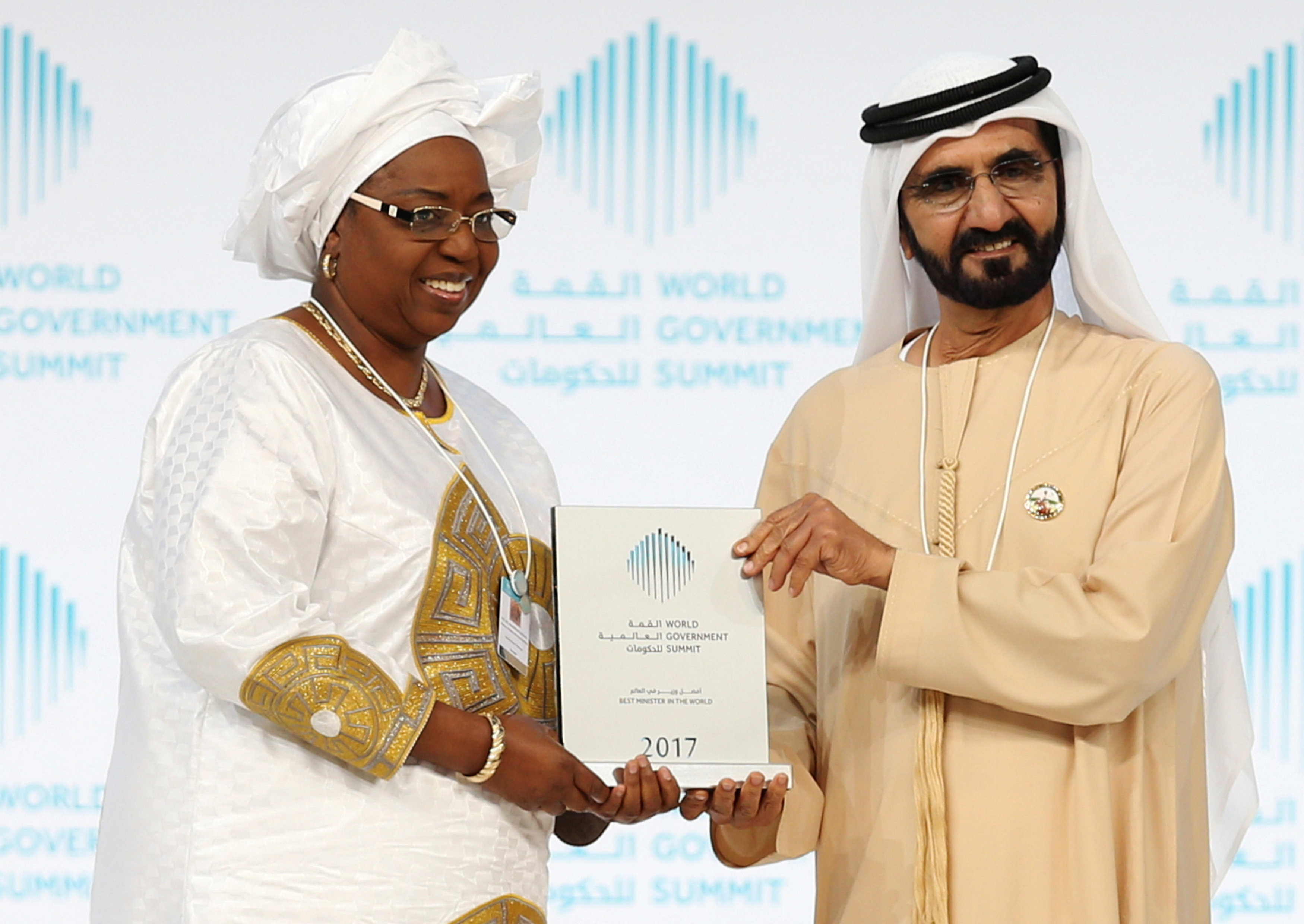 حاكم دبى يكرم وزيرة الصحة السنغالية بجائزة  أفضل وزير فى العالم