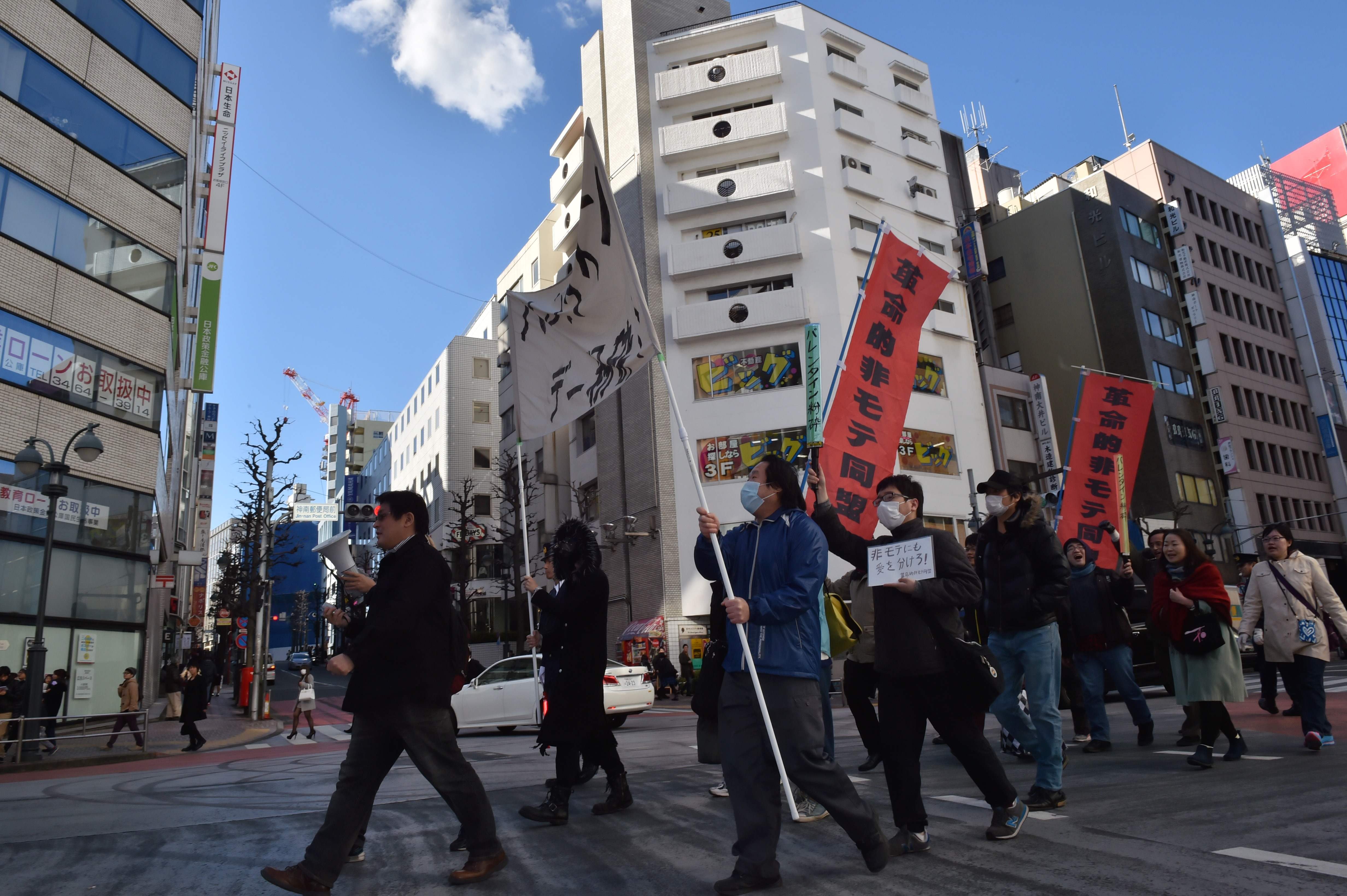 لافتات وهتافات رافضة لاحتفالات عيد الحب فى العاصمة اليابانية طوكيو