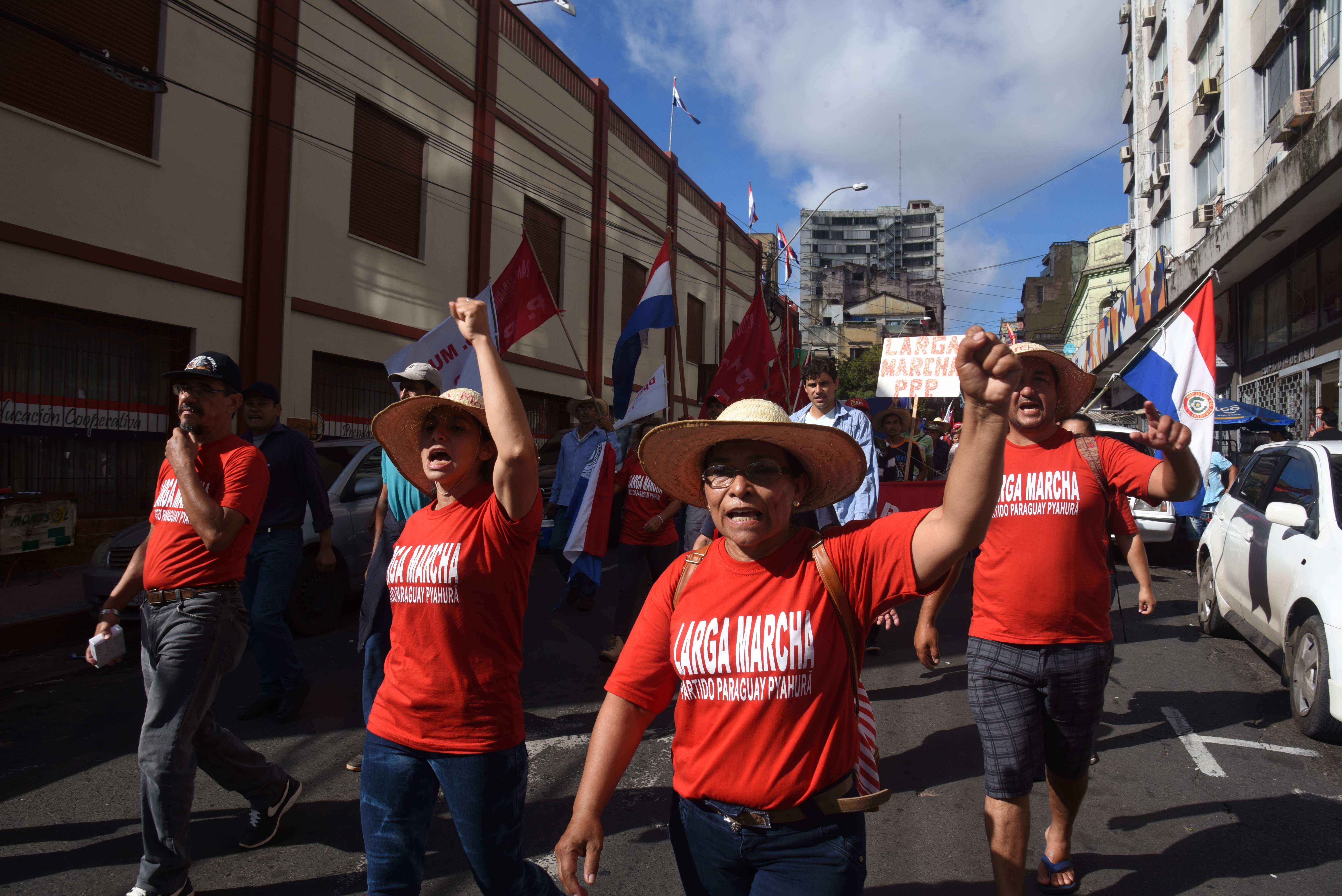 مسيرة للفلاحين  للمطالبة باستقالة رئيس باراجواي