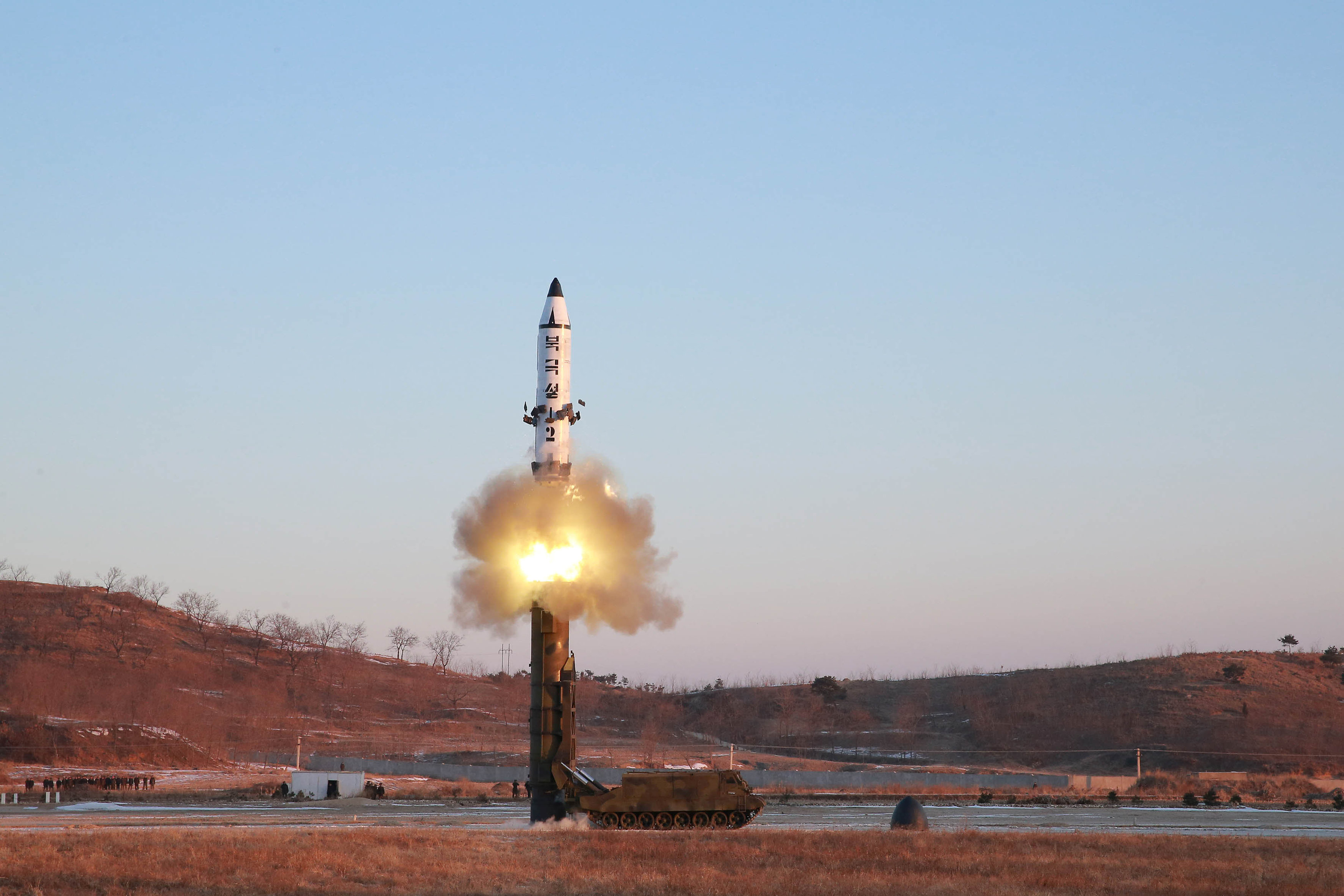 قاعدة اطلاق صاروخ باليستى فى كوريا الشمالية