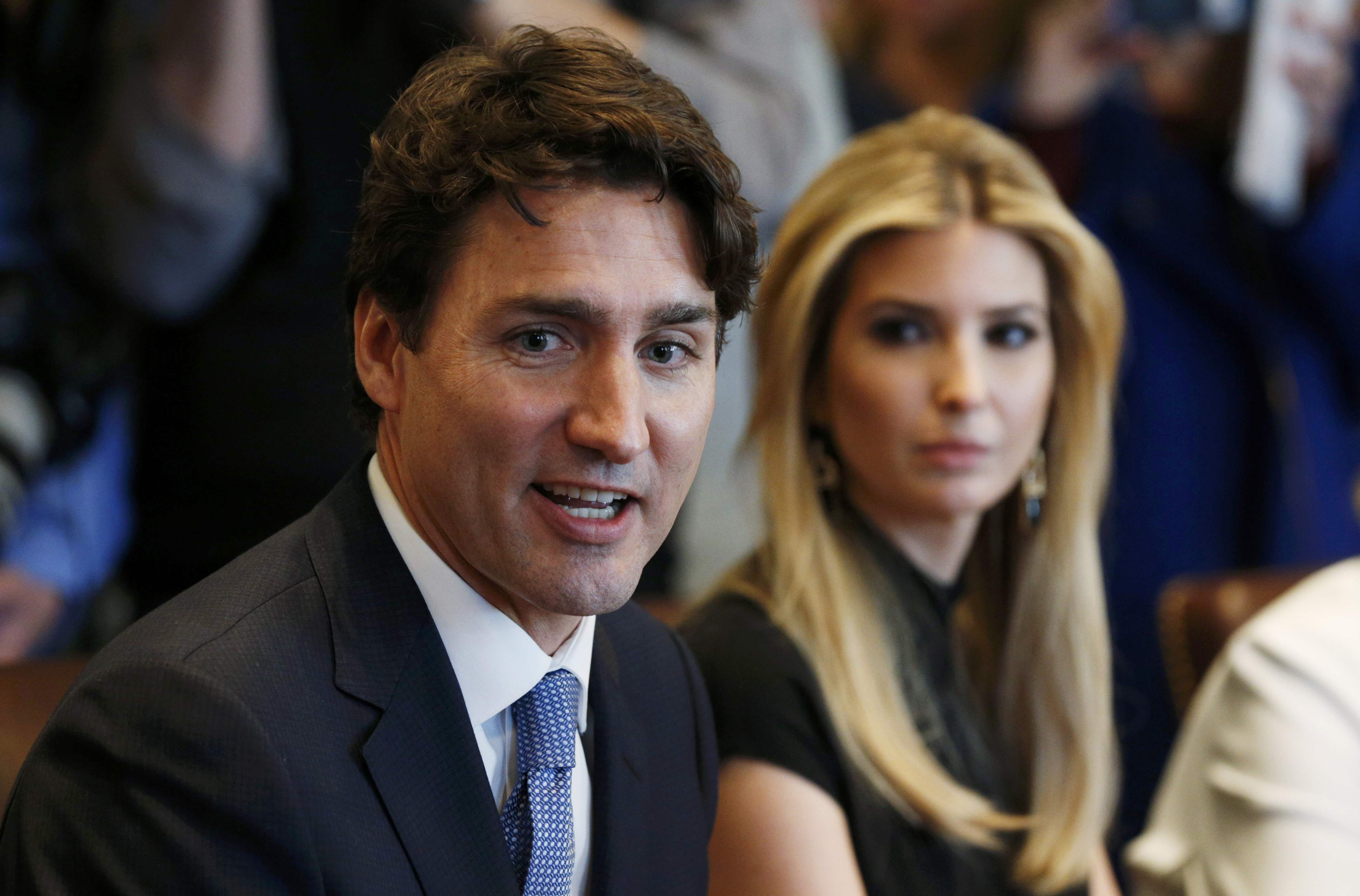 رئيس الوزراء الكندي  يتحدث لإيفانكا ترامب وسيدات أعمال بالبيت الأبيض