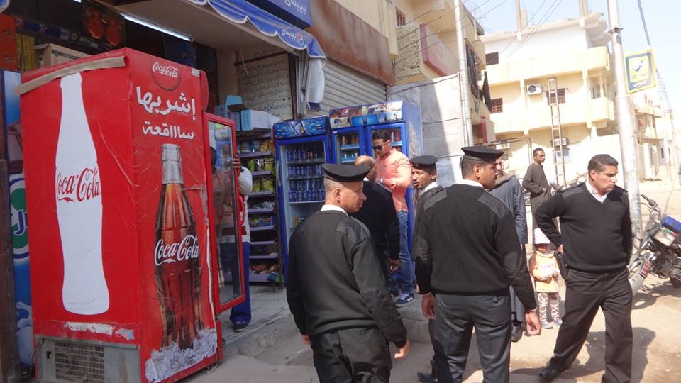2- أمن الأقصر يزيل مخالفات المحلات والمقاهي