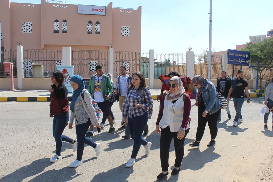 طلاب الجامعة الألمانية في زيارتهم لمدينة طيبة بالاقصر