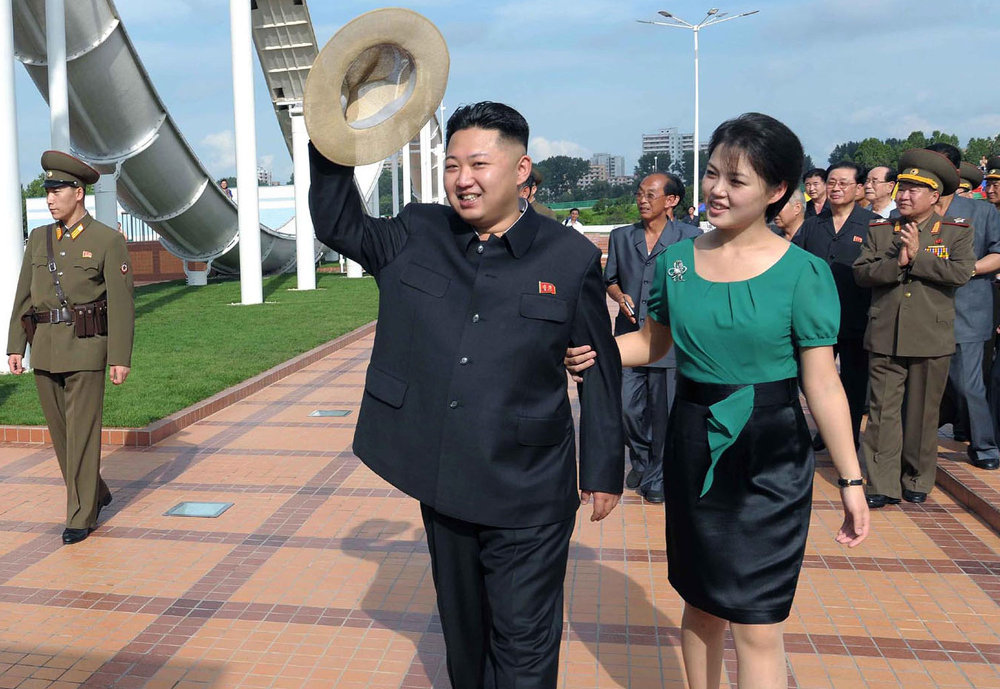 زعيم كوريا الشمالية كيم يونغ آن برفقة زوجته ري سول جو