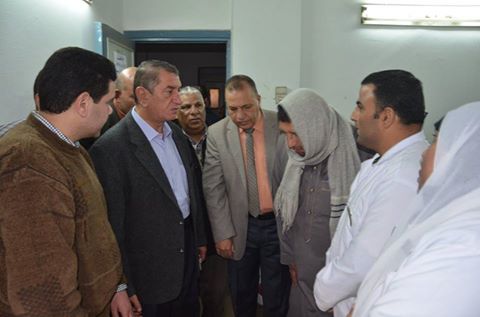محافظ كفر الشيخ خلال زيارته المفاجئة بعيادة عمر بن الخطاب