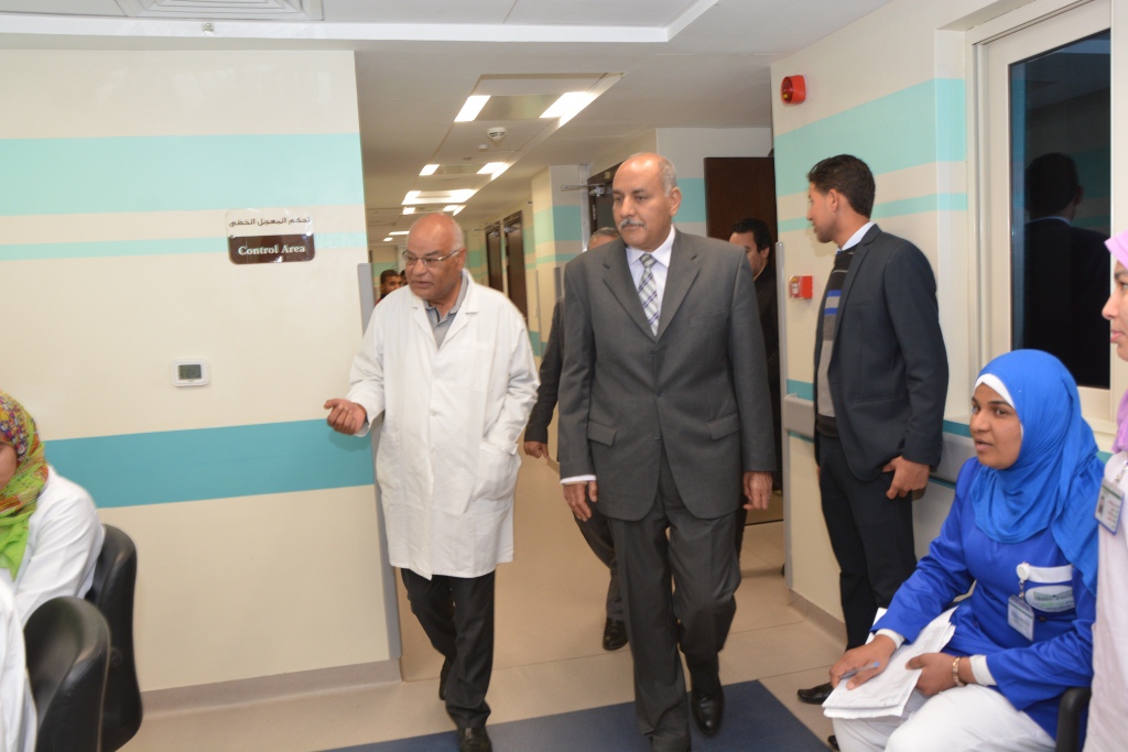 جولة اللواء عمر ناصر بمستشفي اورام الاقصر