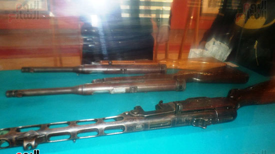 بعض انواع الاسلحة التى استخدمتها الشرطة فى المعركة