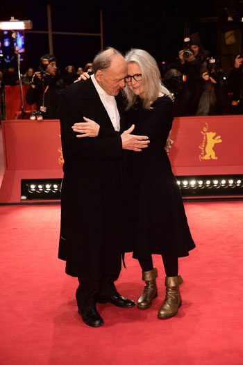 الممثل برونو جانز والمخرجة سالي بوتر على السجادة الحمراء 