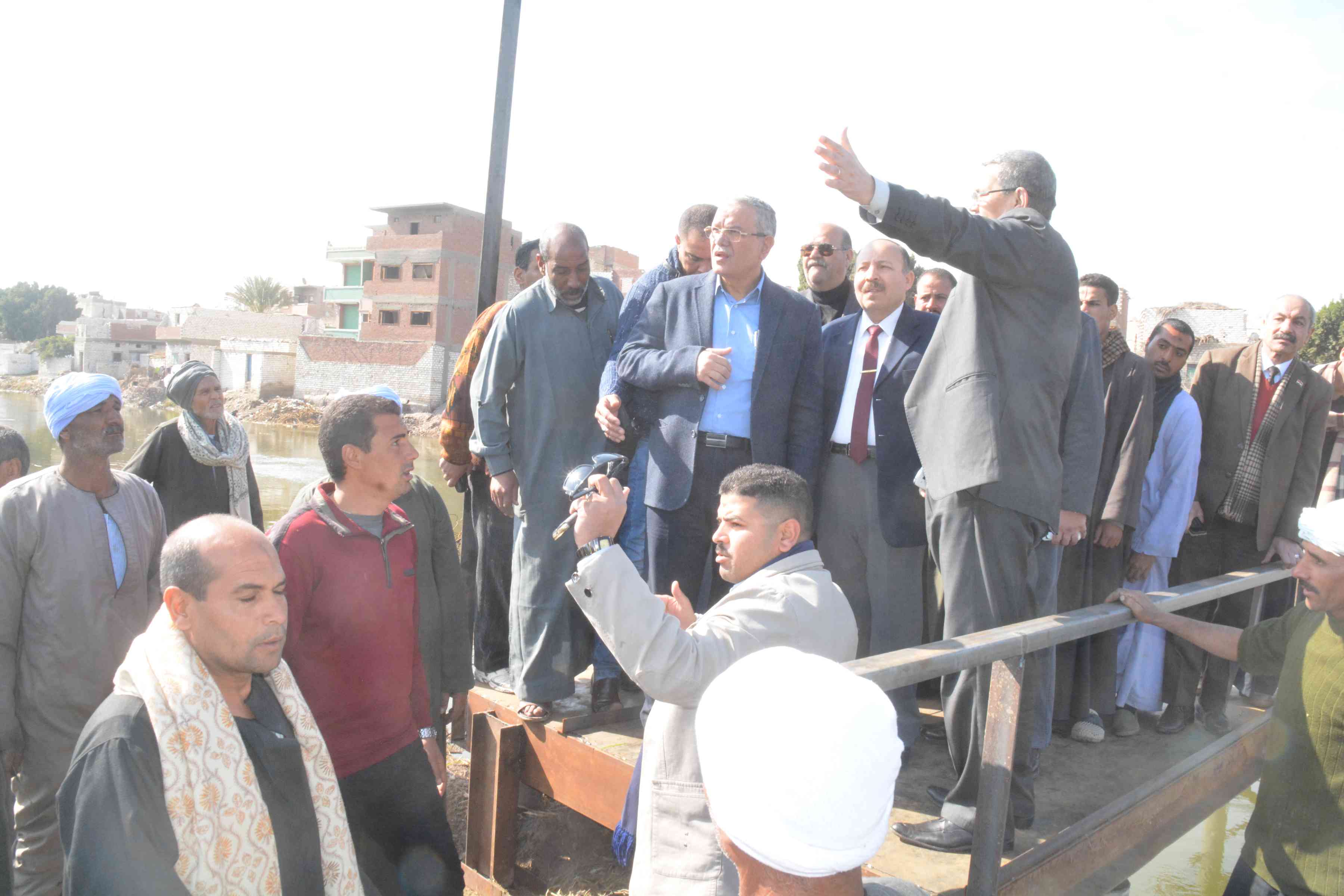 محافظ المنيا يتفقد أعمال إنشاء كوبري طوخ الخيل