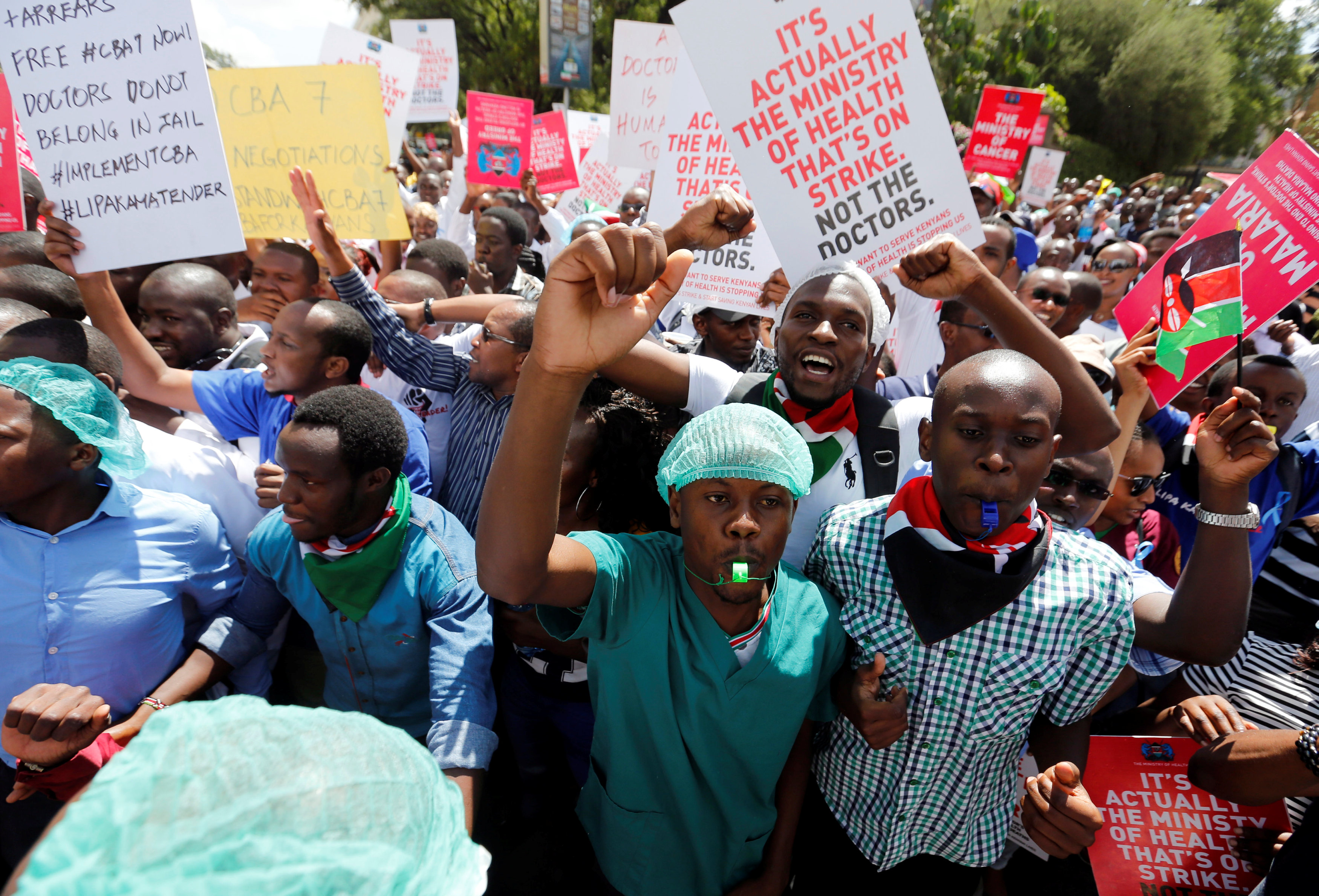 مظاهرة للأطباء فى كينيا للمطالبة بزيادة الرواتب
