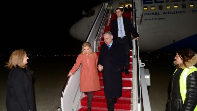 نتانياهو وزوجته خلال وصولهم لواشنطن