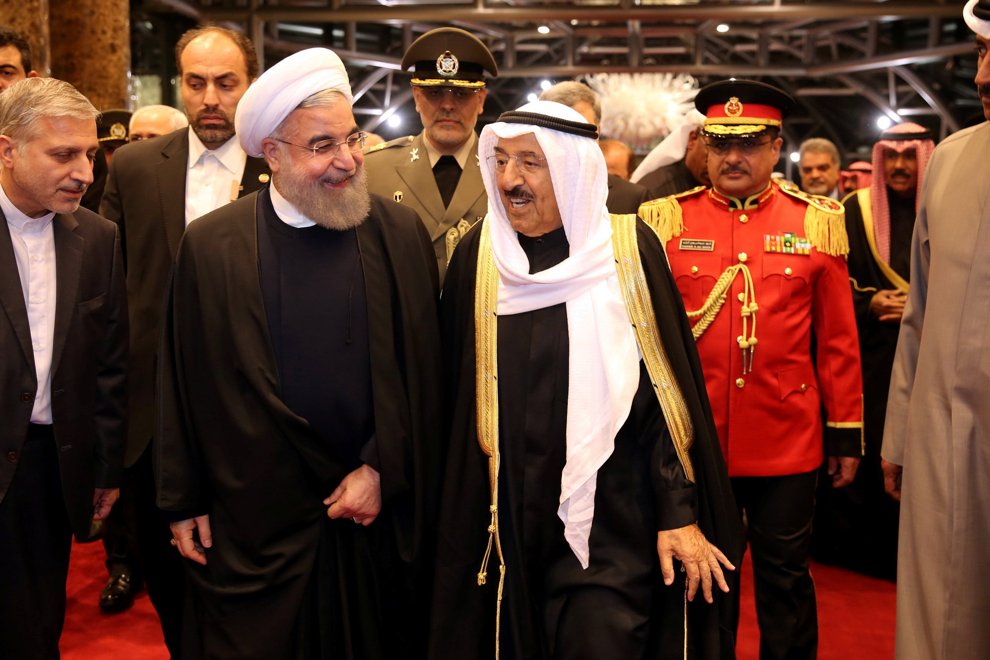 أمير الكويت يبحث مع رئيس إيران العلاقات بين البلدين فى قصر بيان