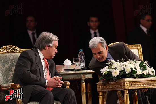 جابر نصار رئيس جامعة القاهرة يُنصت للأمين العام للأمم المتحدة