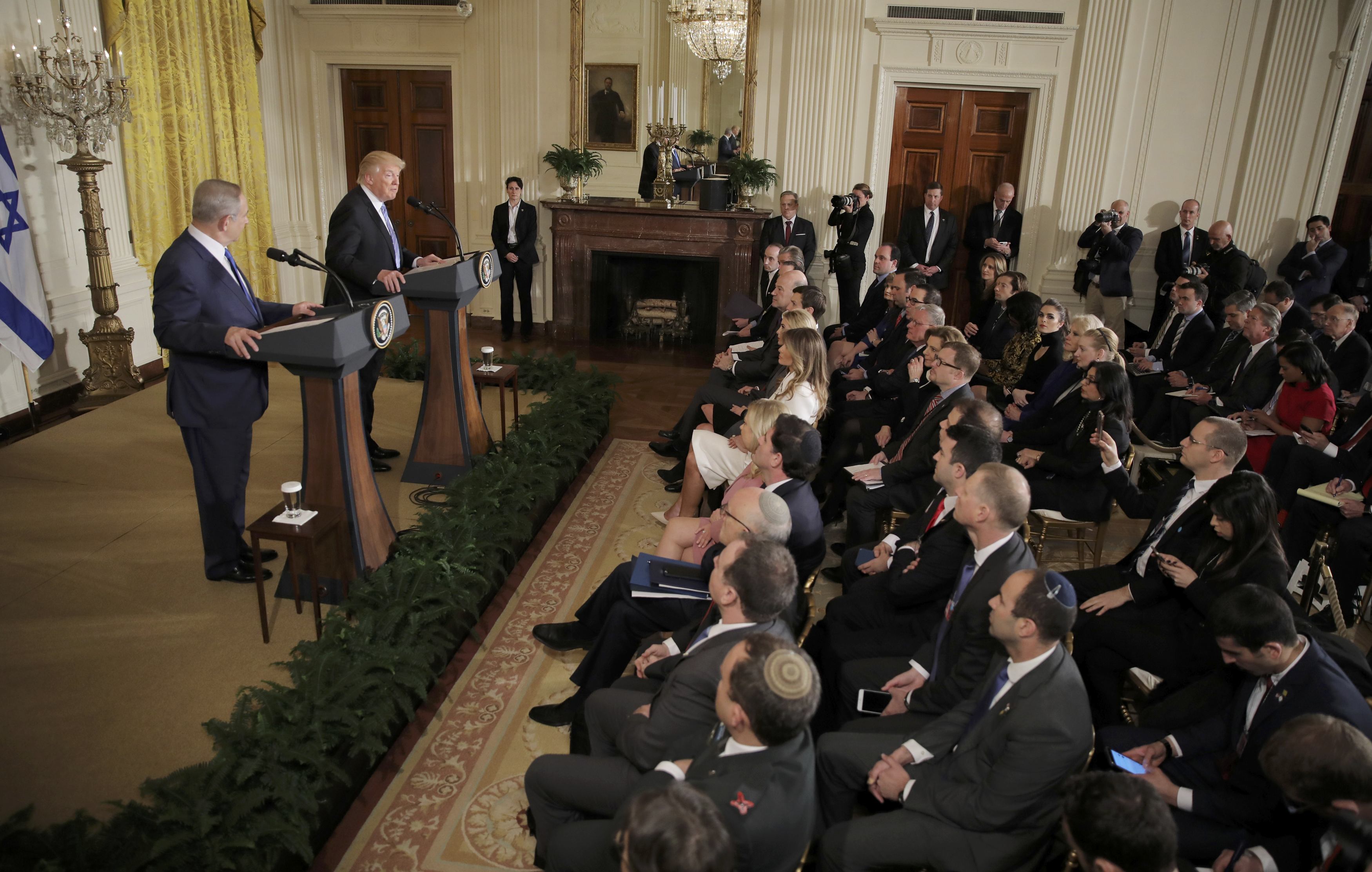 الرئيس الأمريكى دونالد ترامب ونتنياهو خلال المؤتمر الصحفى