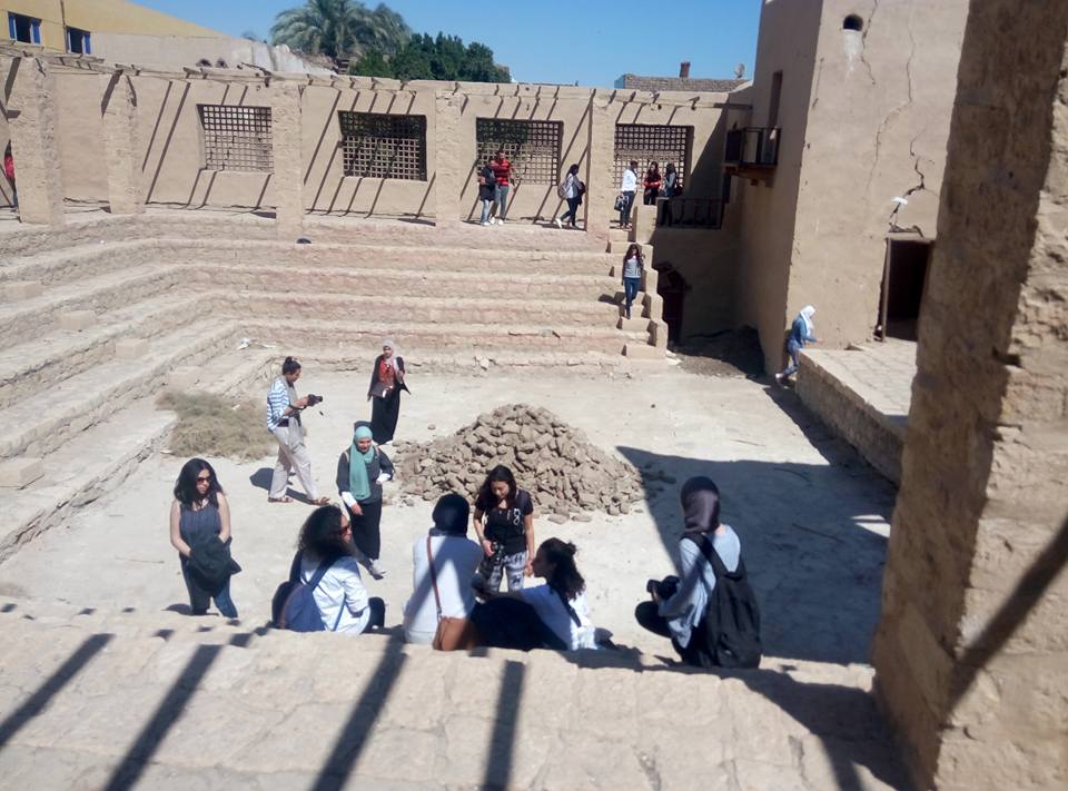 جانب من عمل الطلاب بقرية حسن فتحي بالاقصر