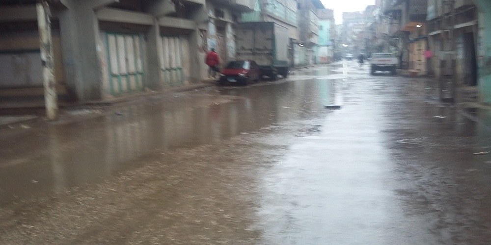 غرق أحدى الشوارع بمياه الامطار