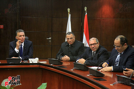 الوزراء الجدد يبدأون مباشرة مهام عملهم فور حلف اليمين الدستورية (30)