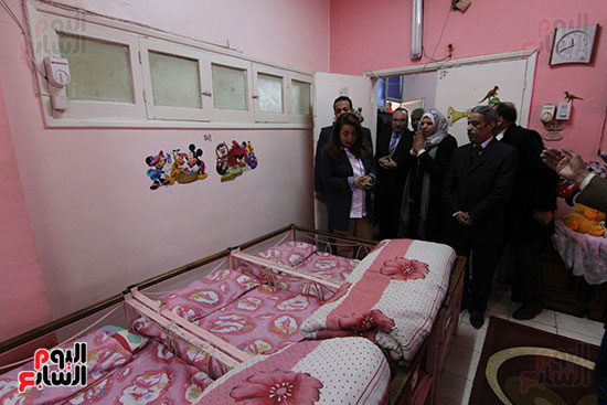 محافظ بنى سويف ووزيرة التضامن يضعان حجر أساس مستشفى الهلال الأحمر (12)