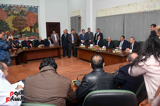 الوزراء الجدد يبدأون مباشرة مهام عملهم فور حلف اليمين الدستورية (22)