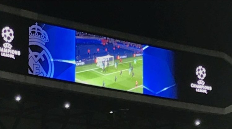 شاشة عرض سانتياجو برنابيو تعرض اهداف خسارة برشلونة