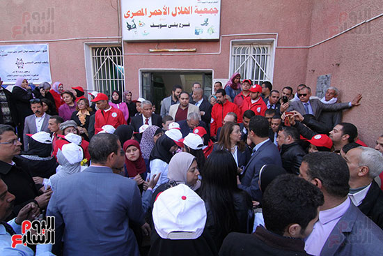 محافظ بنى سويف ووزيرة التضامن يضعان حجر أساس مستشفى الهلال الأحمر (15)
