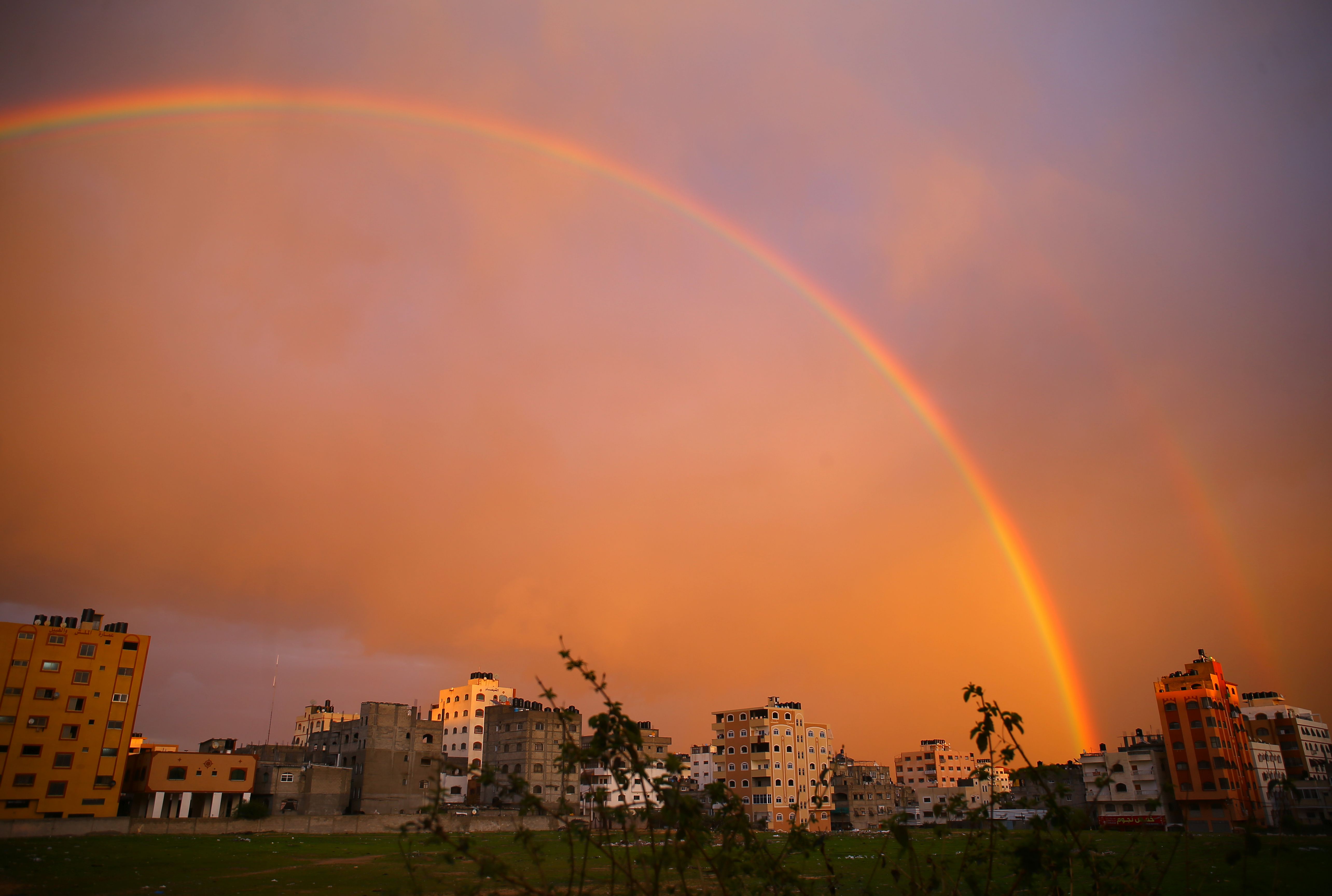 ألوان الطيف تزين سماء قطاع غزة