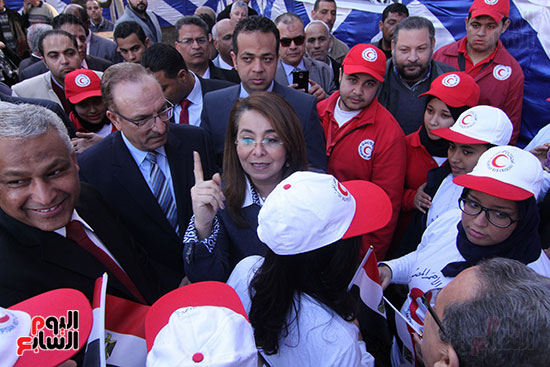محافظ بنى سويف ووزيرة التضامن يضعان حجر أساس مستشفى الهلال الأحمر (17)