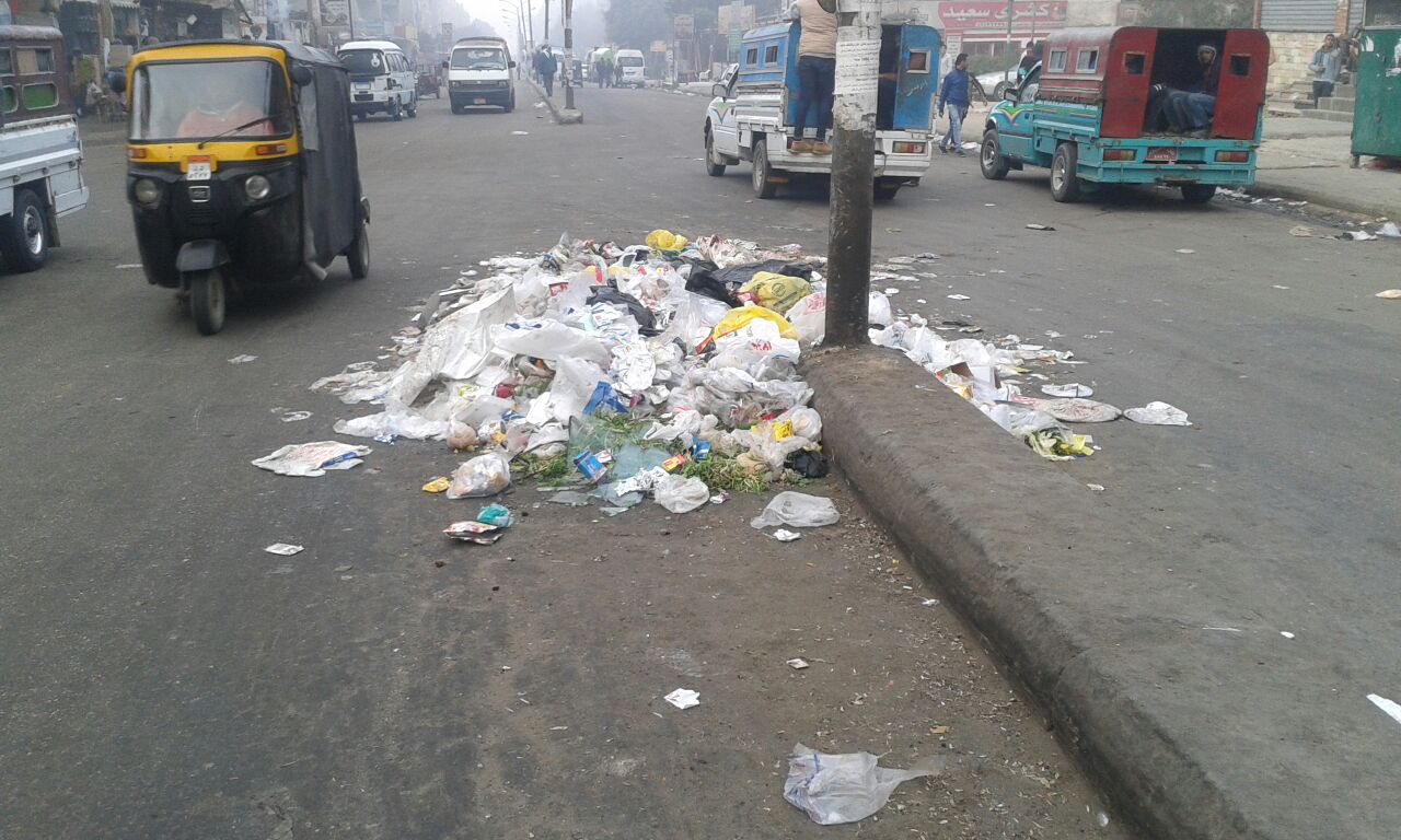 انتشار القمامة بالشارع