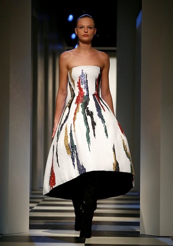 فستان من مجموعة أوسكار دى لارينتا