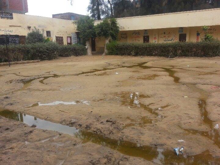 طفح مياه بالمدرسة