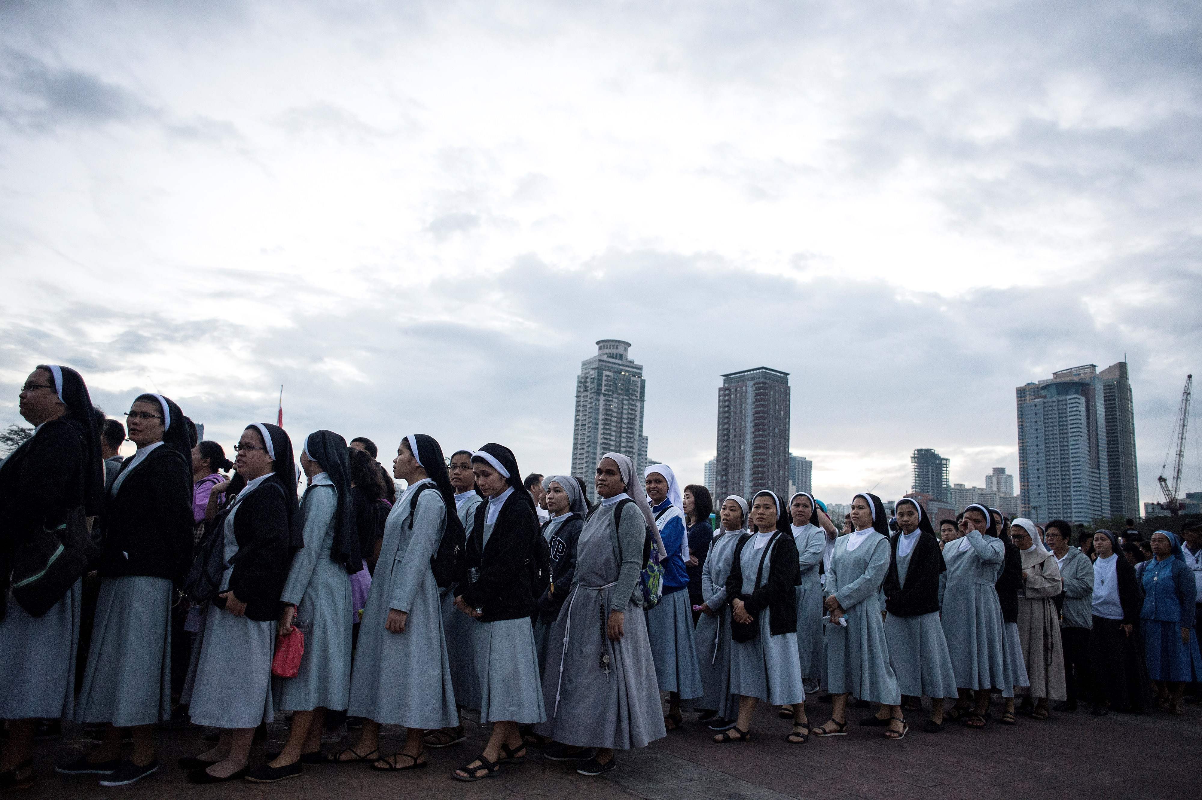 آلاف من الكاثوليك مسيرة فى العاصمة الفلبينية مانيلا