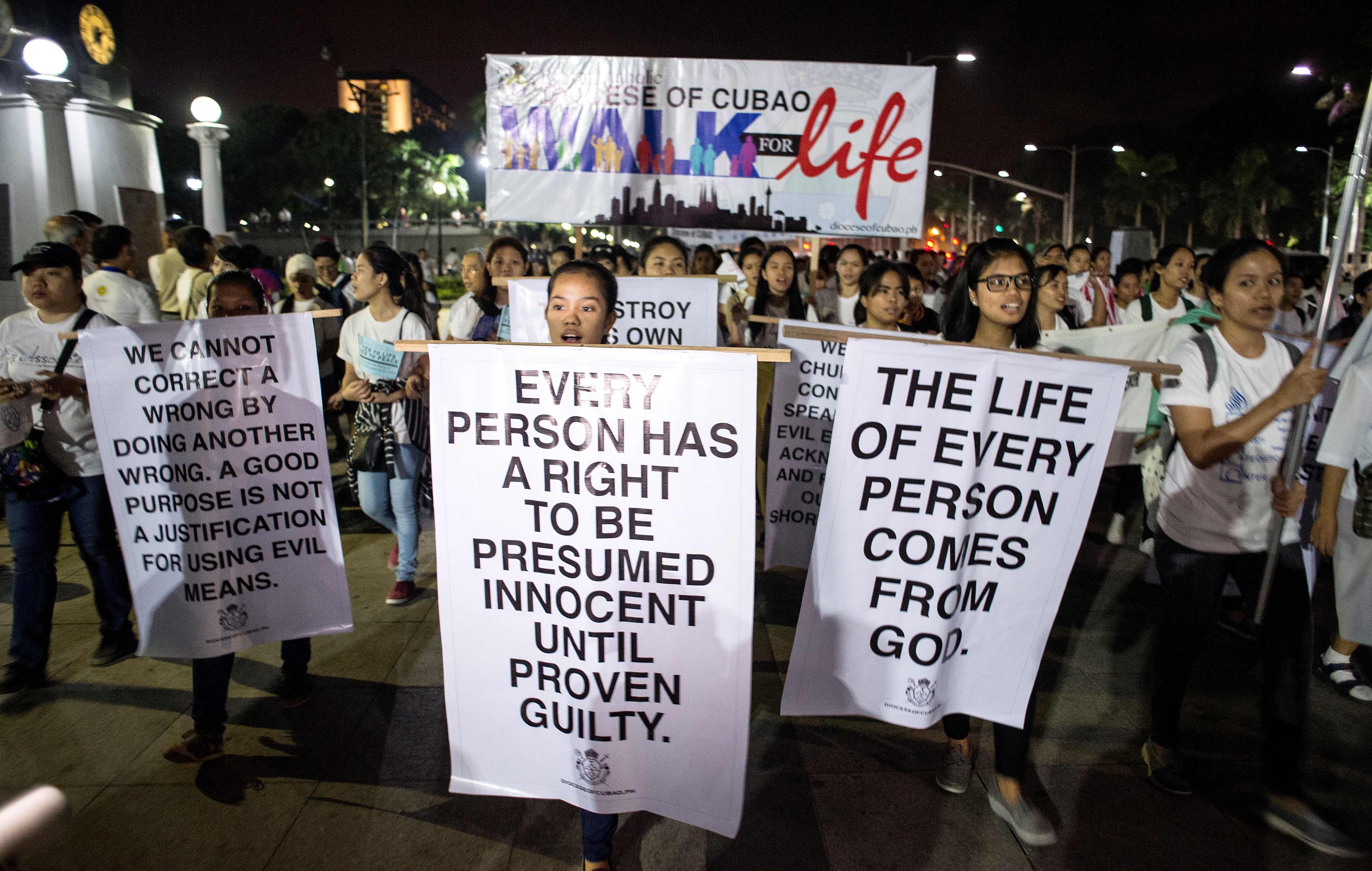 آلاف فى الفلبين ينظمون مسيرة ضد عقوبة الإعدام والحرب على المخدرات