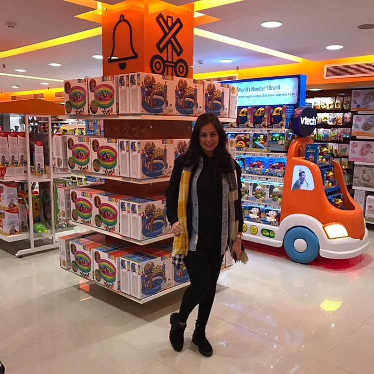 هبة مجدى داخل مول مستلزمات الأطفال