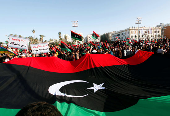 الأعلام الليبية ترفرف احتفالا بذكرى الثورة