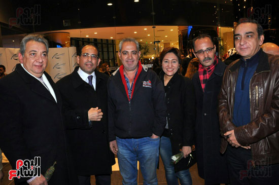  	احمد صقر والأمير أباظة وعدد من النقاد