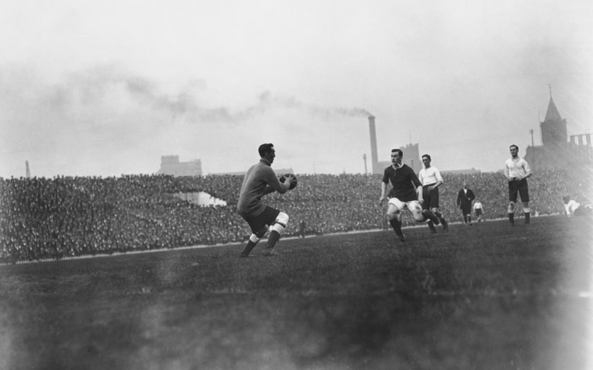 أول مباراة خاضها مانشستر يونايتد على ملعب أولد ترافورد مرت عليها 107 سنوات