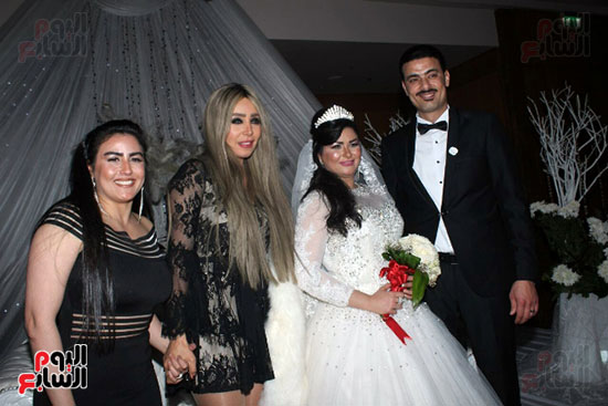 الاعلامية-ايمان-ابو-طالب-وشقيقة-نادية-حسني-دينا