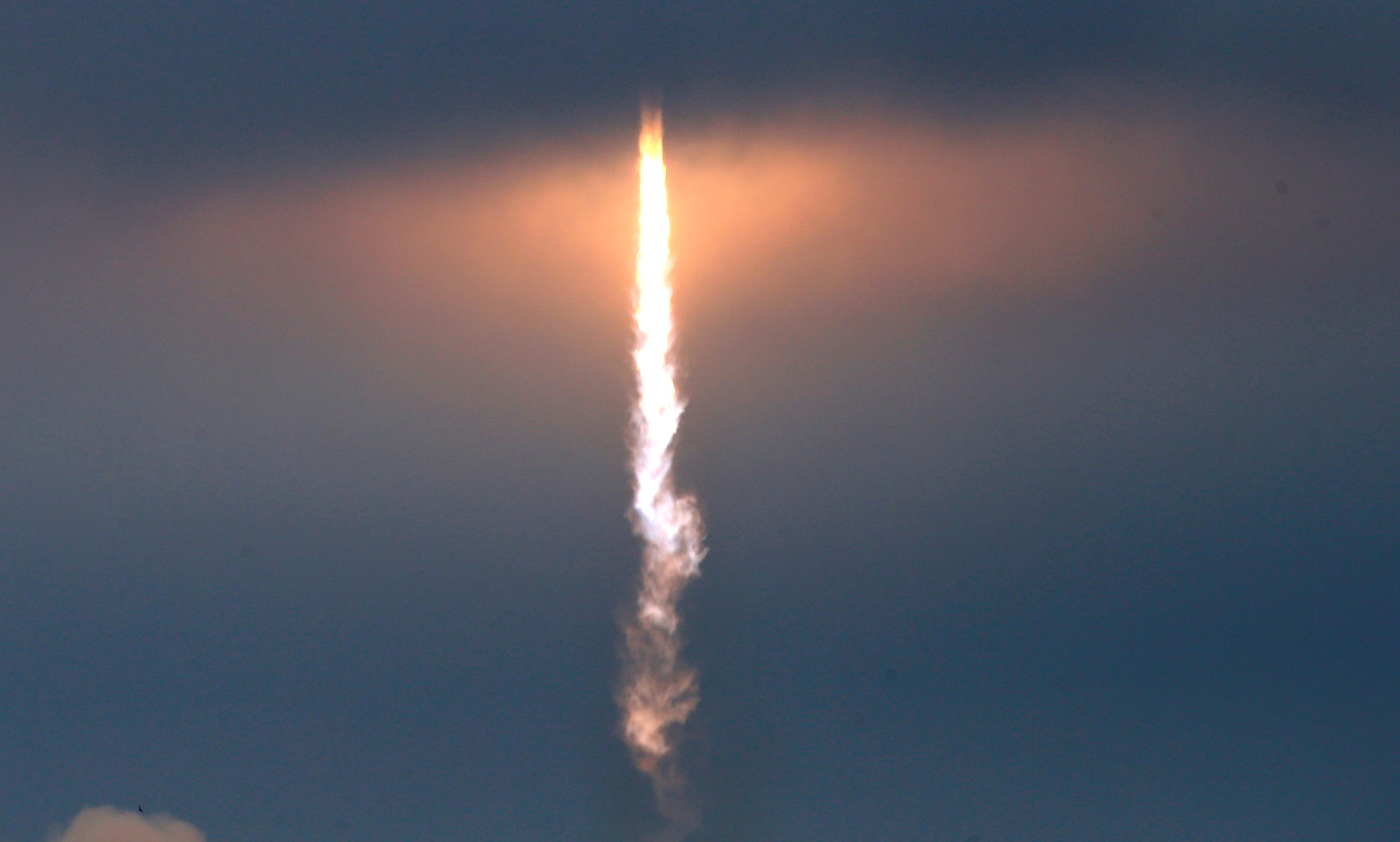 صاروخ فالكون 9 فى سماء فلوريدا متوجهًا لمحطة الفضاء الدولية