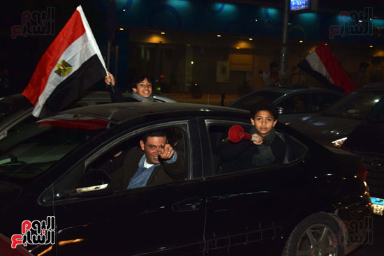 فرحة مصر الألاف فى شوارع القاهرة والجيزة يحتفلون بفوز المنتخب على بوركينا فاسو (18)