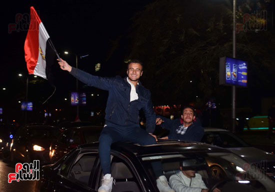 فرحة مصر الألاف فى شوارع القاهرة والجيزة يحتفلون بفوز المنتخب على بوركينا فاسو (7)
