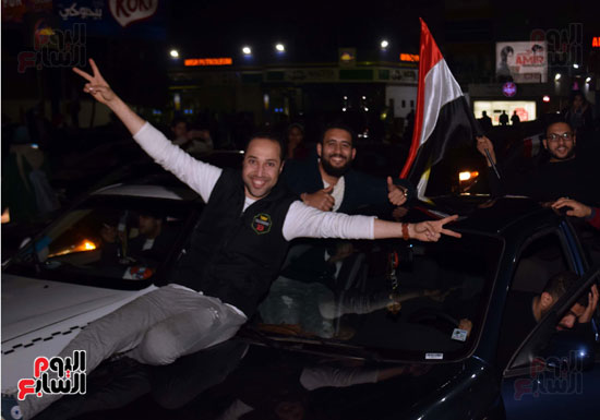 فرحة مصر الألاف فى شوارع القاهرة والجيزة يحتفلون بفوز المنتخب على بوركينا فاسو (28)