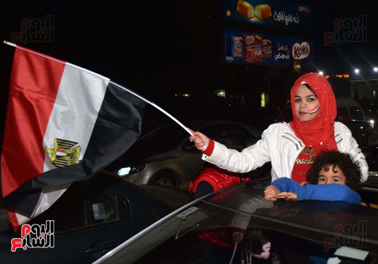 فرحة مصر الألاف فى شوارع القاهرة والجيزة يحتفلون بفوز المنتخب على بوركينا فاسو (23)