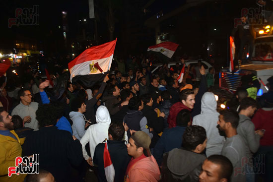 فرحة مصر الألاف فى شوارع القاهرة والجيزة يحتفلون بفوز المنتخب على بوركينا فاسو (30)