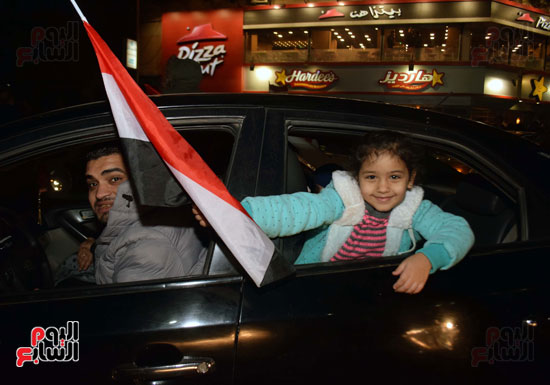 فرحة مصر الألاف فى شوارع القاهرة والجيزة يحتفلون بفوز المنتخب على بوركينا فاسو (24)