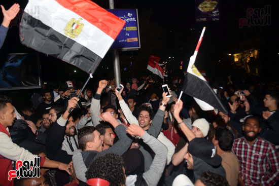 فرحة مصر الألاف فى شوارع القاهرة والجيزة يحتفلون بفوز المنتخب على بوركينا فاسو (15)