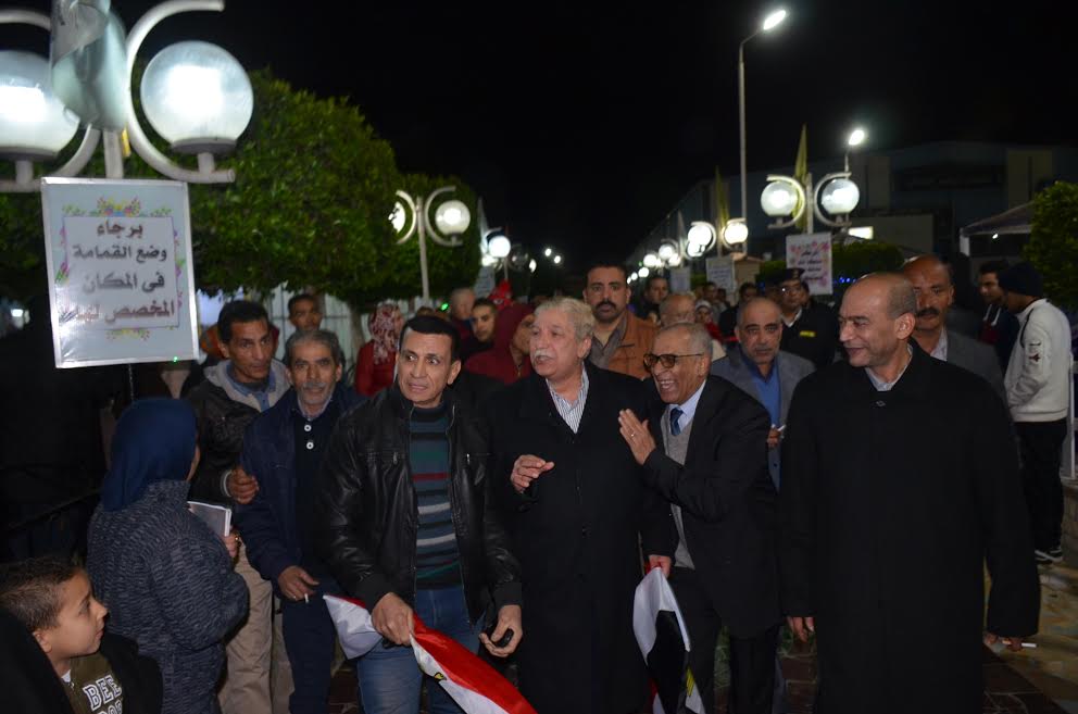 8- محافظ الإسماعيلية وعدد من القيادات  اثناء الأحتفال  بفوز مصر