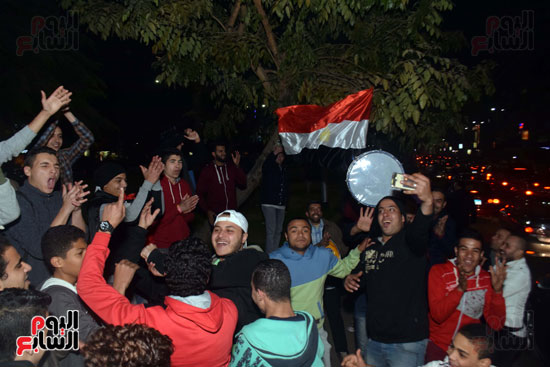 فرحة مصر الألاف فى شوارع القاهرة والجيزة يحتفلون بفوز المنتخب على بوركينا فاسو (5)